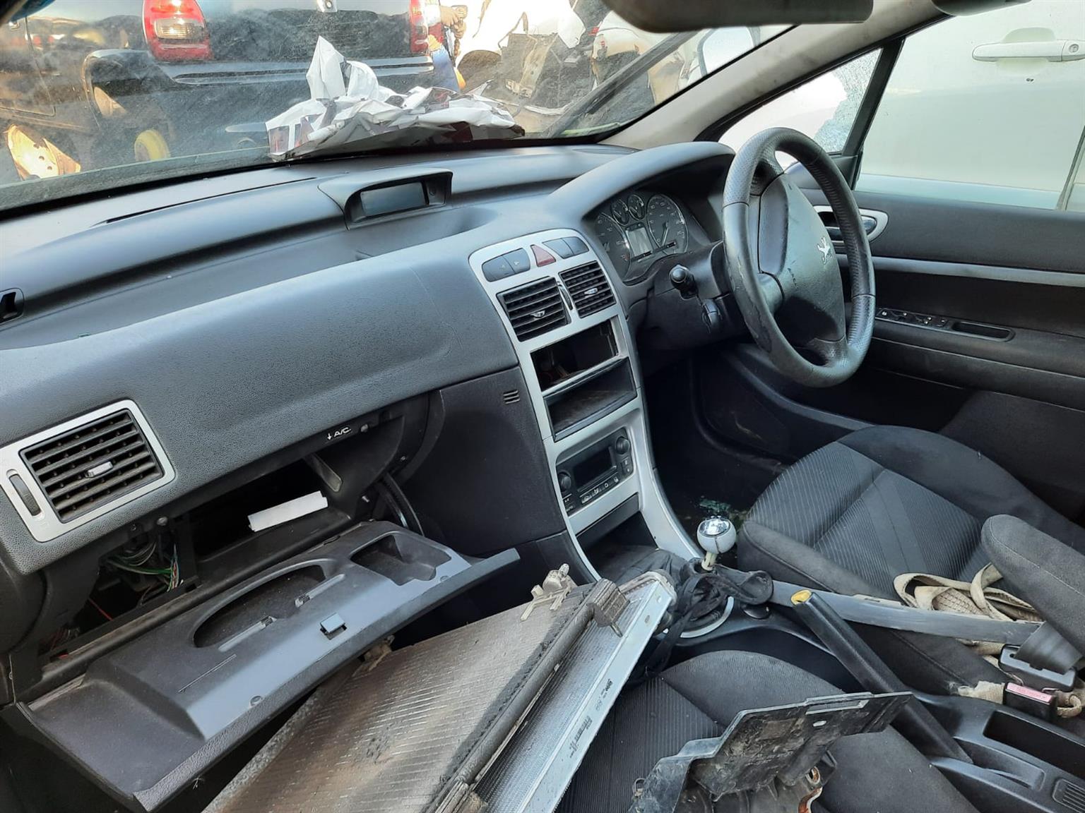 2006 Peugeot 307 - Stripping for Spares.