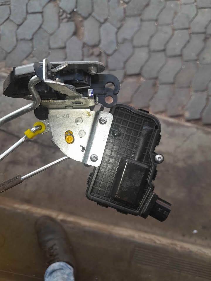 Renault Triber Door Mechanism for Sale - Private Seller Renault Triber Door Mechanism for Sale - Private Seller
