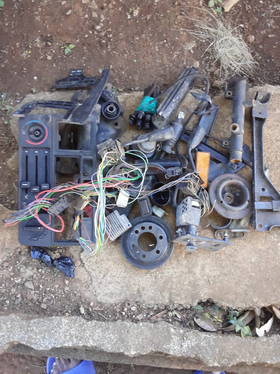 BMW E30 BOX SHAPE SPARES | Junk Mail