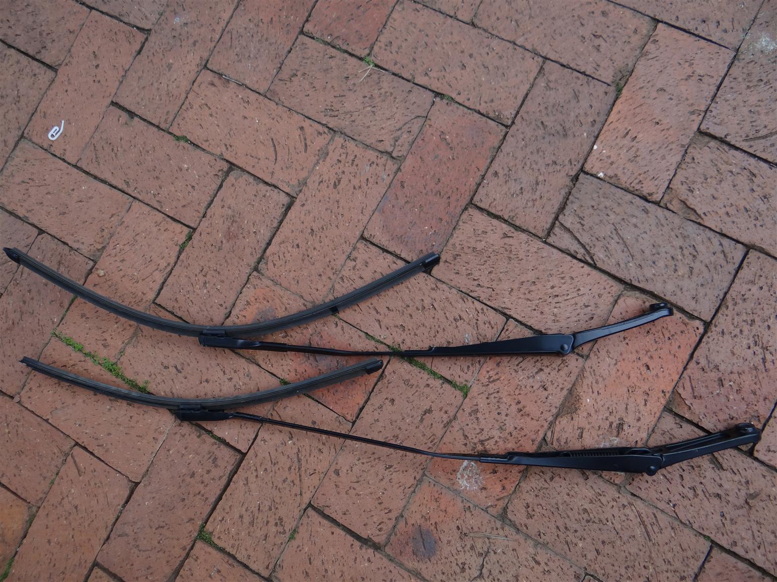 WIPER ARM AND BLADE SET - AUDI A4 2017