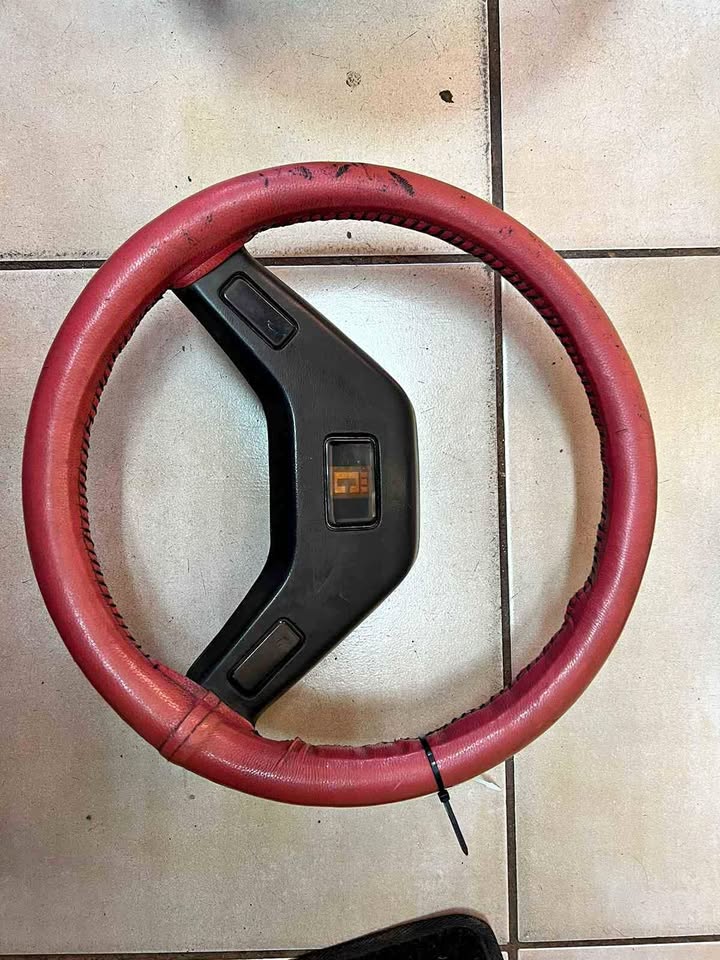 Toyota corolla rear wheel drive box shape steering Call or whatsapp  Jimmy - Private Seller