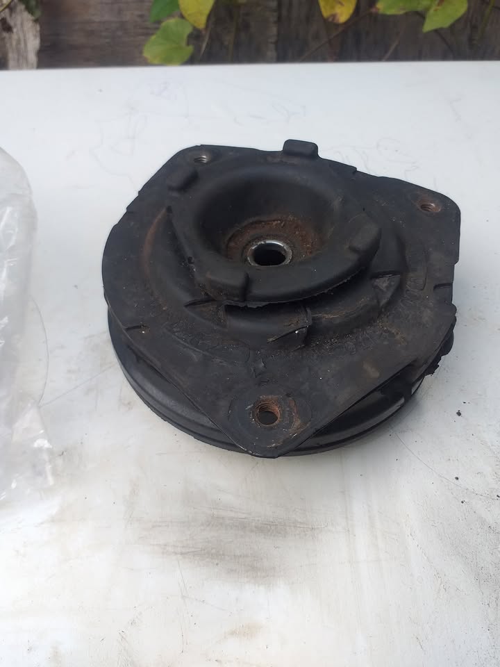 SHOCK-MOUNTING - RENAULT CLIO 1.6 - Private Seller SHOCK-MOUNTING - RENAULT CLIO 1.6 - Private Seller