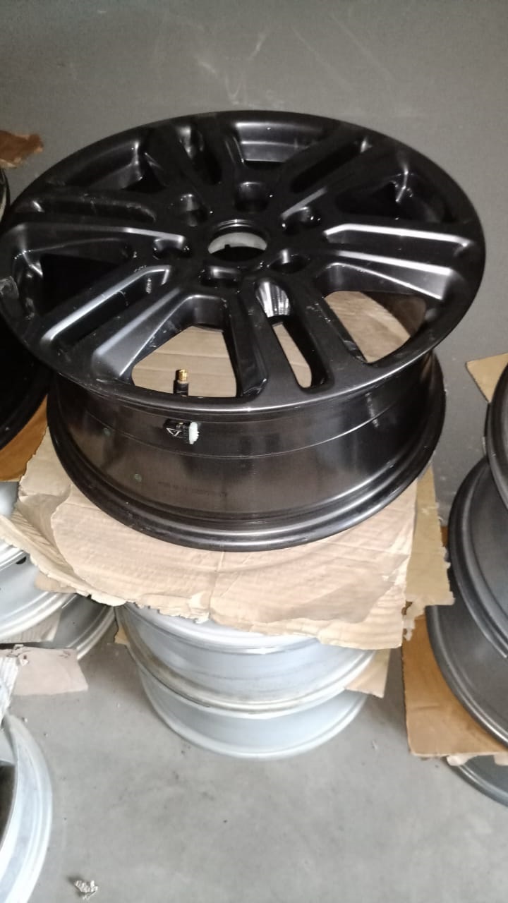 18 inch Ford Ranger Wildtrack original mag to use for spare - Private Seller 18 inch Ford Ranger Wildtrack original mag to use for spare - Private Seller