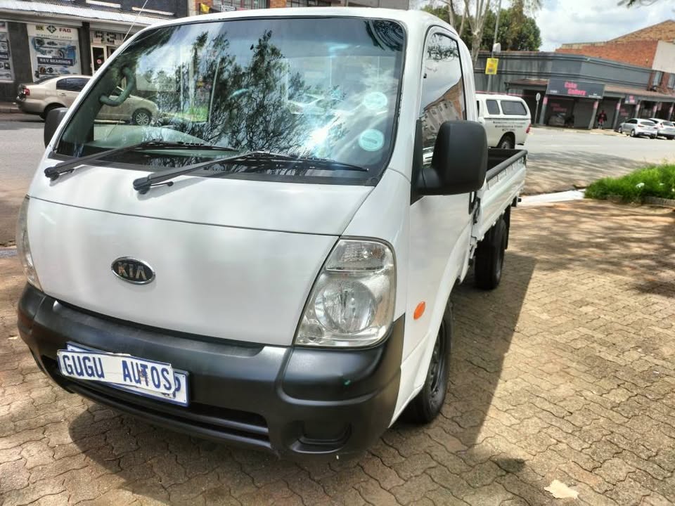 2012 KIA K2700 2.7MANUAL, DIESEL ,WHITE 88000KM