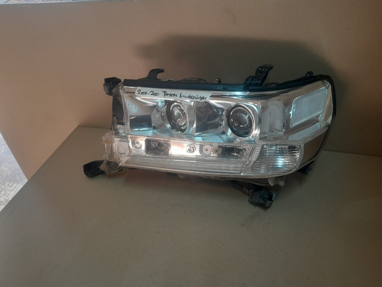 2018-2021 TOYOTA LANDCRUSIER LEFT SIDE HEADLIGHT FOR SALE - Private Seller 2018-2021 TOYOTA LANDCRUSIER LEFT SIDE HEADLIGHT FOR SALE - Private Seller
