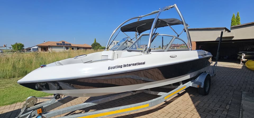 21ft Tige Wake Boat