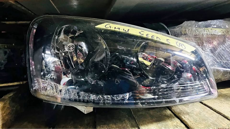 GWM STEED 5 headlight - Private Seller GWM STEED 5 headlight - Private Seller
