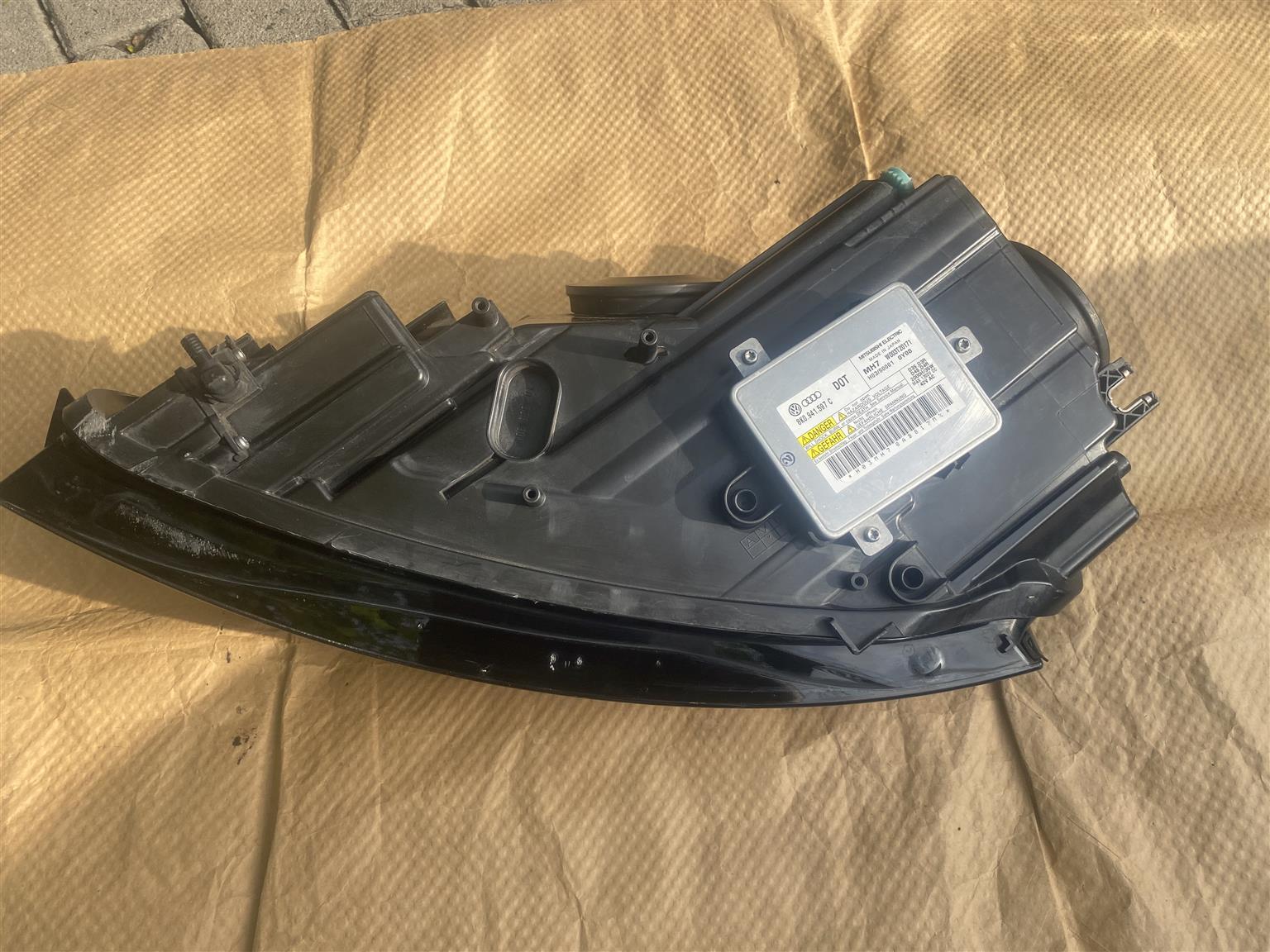 2012 AUDI A3 COMPLETE XENON HEADLIGHT RIGHT SIDE FOR SALE. IN PRISTINE CONDITION - Private Seller