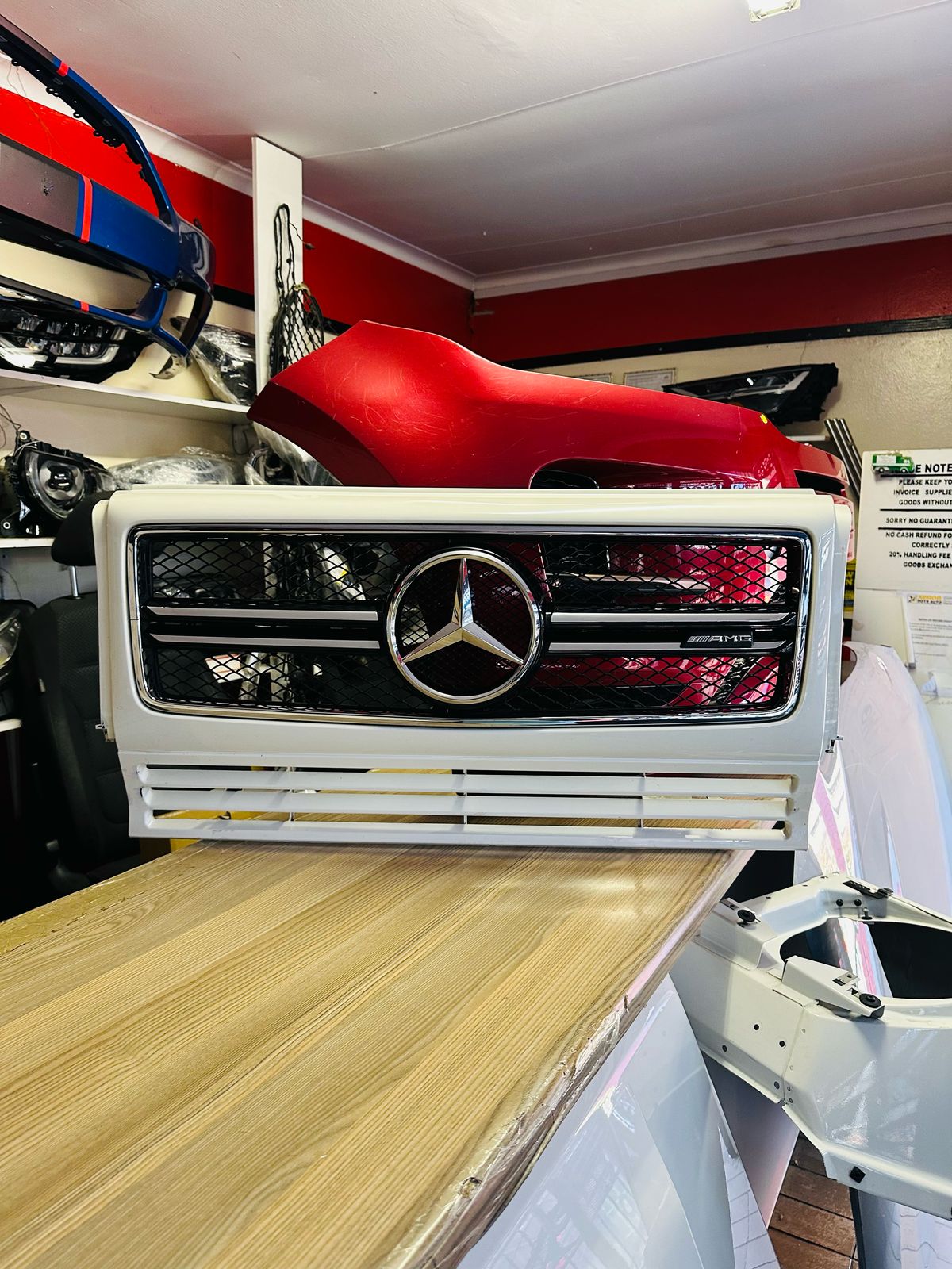 2018 MERCEDE-BENZ W463 G-WAGON MAIN GRILL IN EXCELLENT CONDITION FOR SALE - Private Seller 2018 MERCEDE-BENZ W463 G-WAGON MAIN GRILL IN EXCELLENT CONDITION FOR SALE - Private Seller