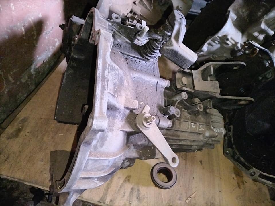 Hyundai Elantra j2 gearbox WhatsApp me today - Private Seller Hyundai Elantra j2 gearbox WhatsApp me today - Private Seller