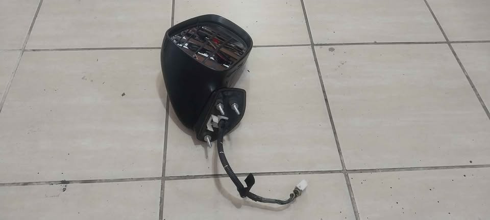 LEXUS IS250/IS SIDE MIRROR RHS - Private Seller