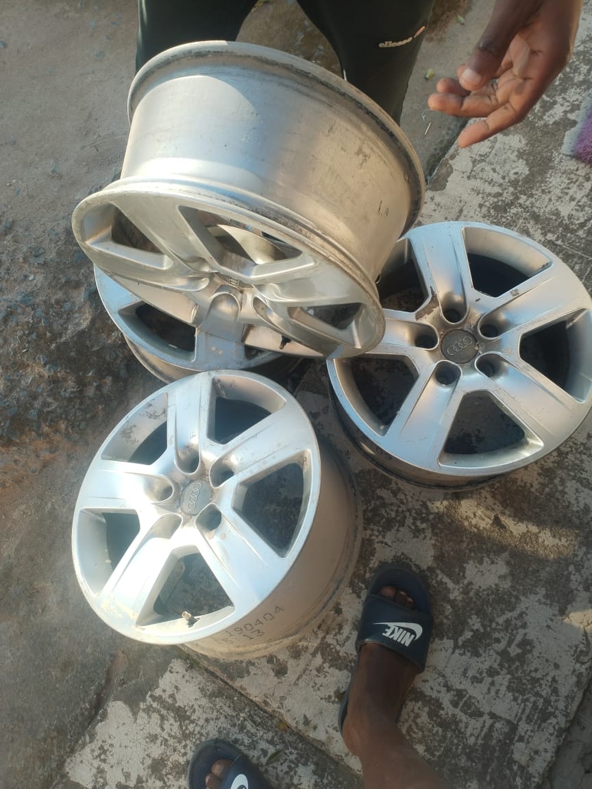 A4 audi rims - Private Seller A4 audi rims - Private Seller