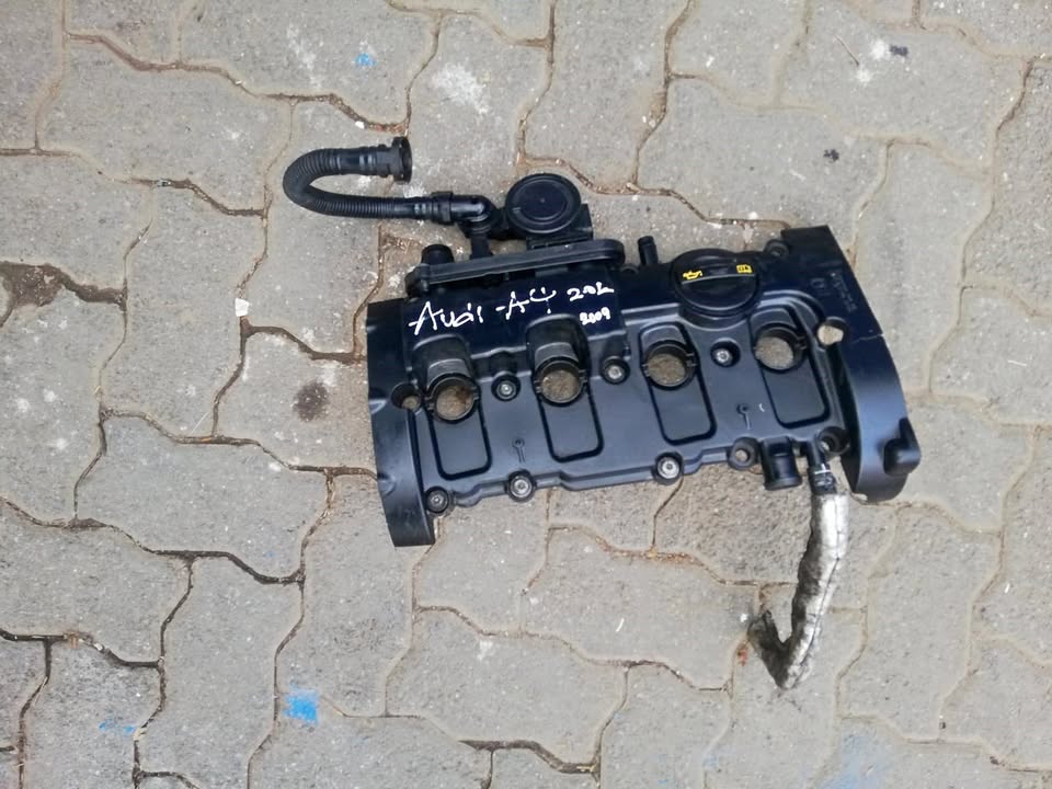 Audi A4 Quattro 05-06/ LA 2.0 DOHC 05-09 Tappet Cover For Sale