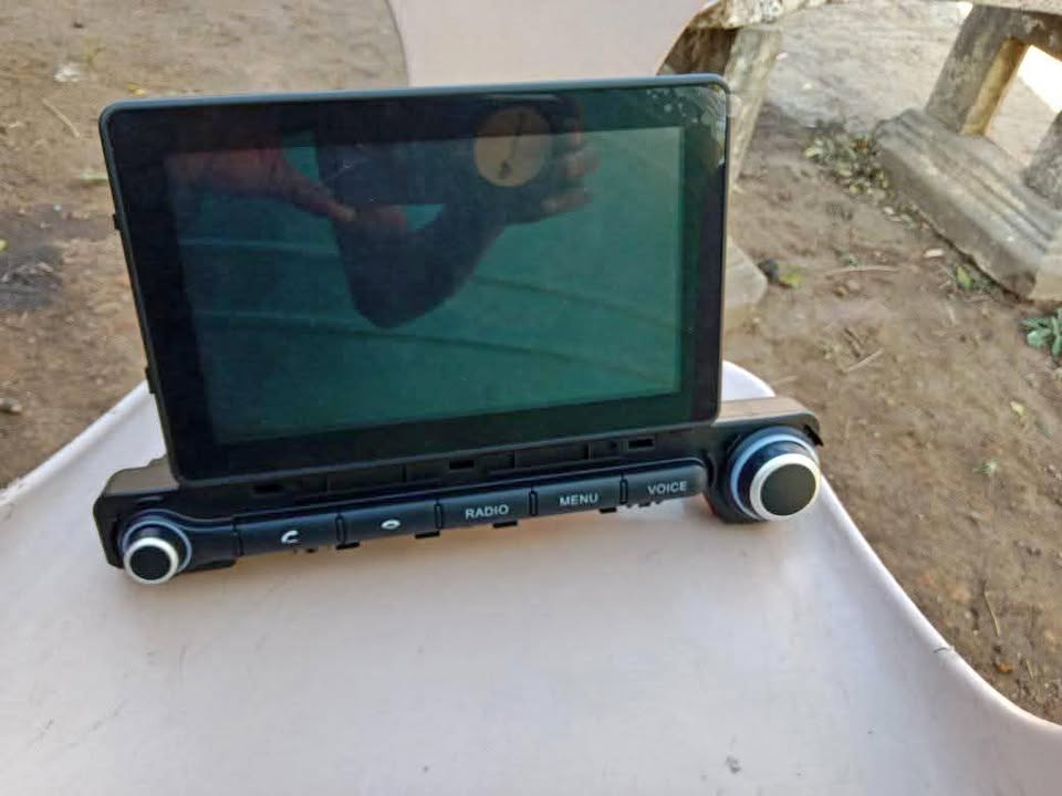 Hyundai venue touch screen stereo - Private Seller Hyundai venue touch screen stereo - Private Seller