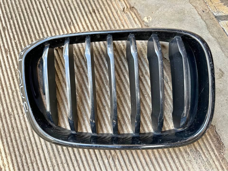 BMW 2018 - 2020 G01 G02 x3 x4 right kidney grille - Private Seller BMW 2018 - 2020 G01 G02 x3 x4 right kidney grille - Private Seller