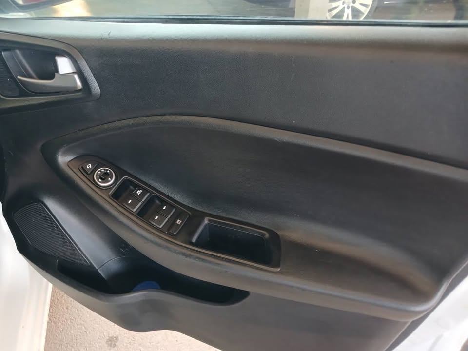2017 HYUNDAI I20 1.4 MOTION Transmission: Manual Mileage: Fueltype: Petrol White