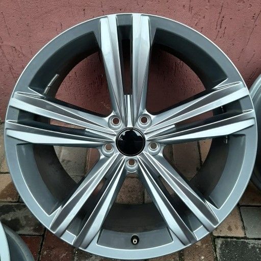 VW TIGUAN R LINE 19IN SINGLE MAG - Private Seller VW TIGUAN R LINE 19IN SINGLE MAG - Private Seller