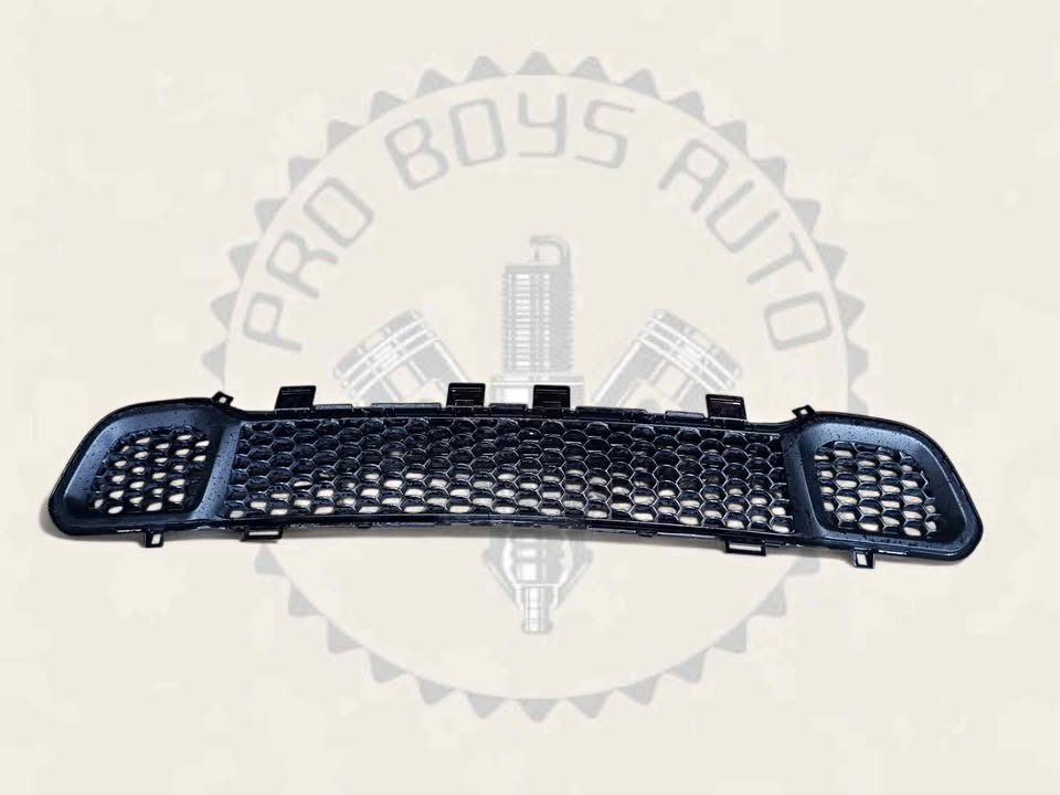 2018 JEEP GRAND CHEROKEE BOTTOM CENTRE GRILL AVAILABLE FOR SALE - Private Seller 2018 JEEP GRAND CHEROKEE BOTTOM CENTRE GRILL AVAILABLE FOR SALE - Private Seller
