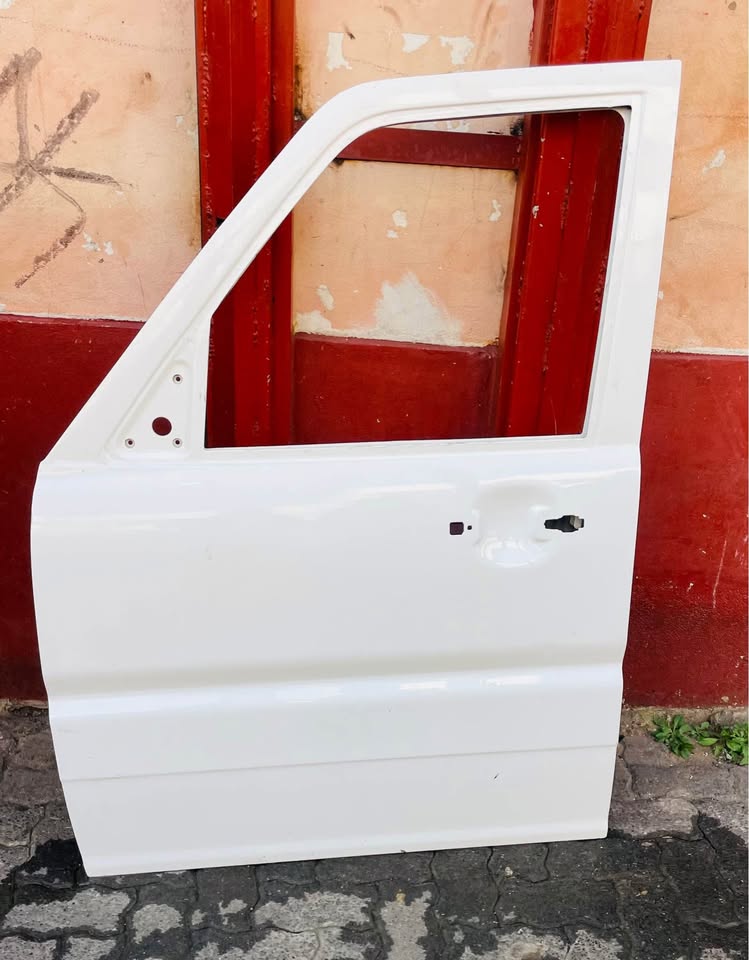 Mahindra Scorpio left door - Private Seller