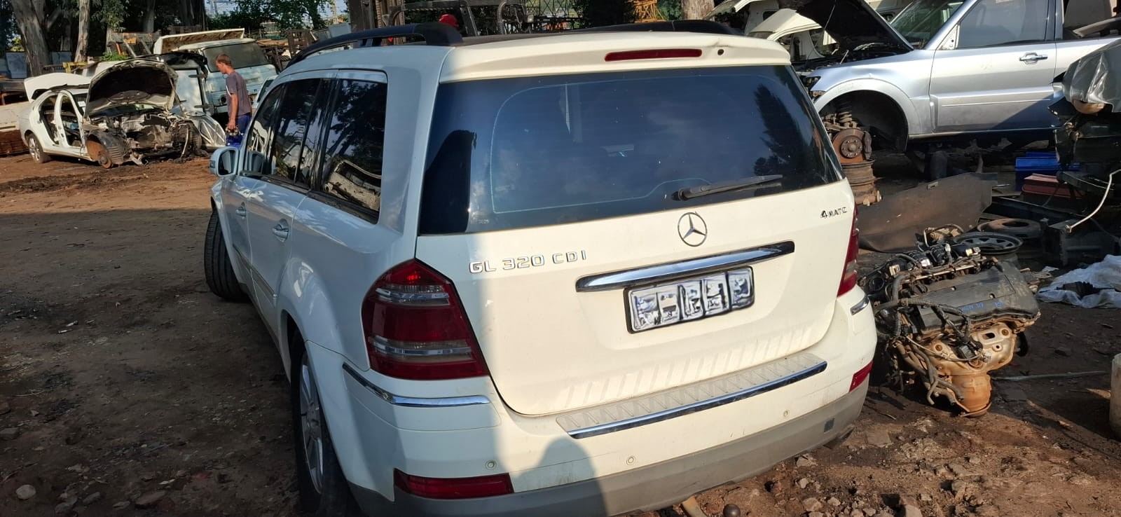 Mercedes-Benz GL320 X164 stripping used spares parts in white