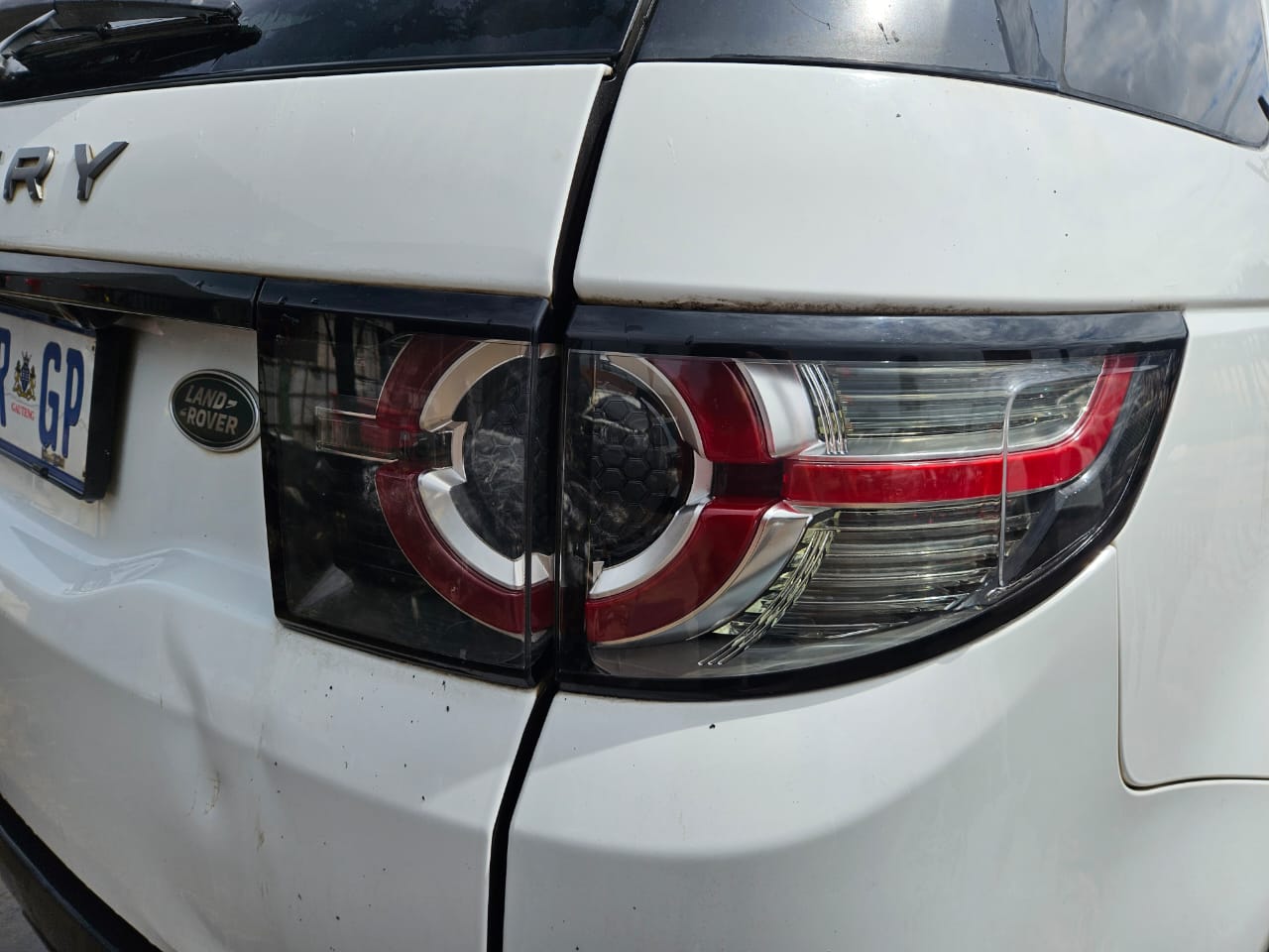 Land Rover Discovery Sport HSE 2015 tail lights for sale – like new