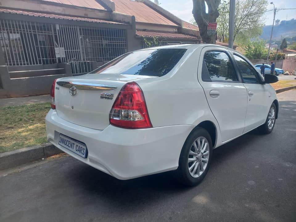 2019 TOYOTA ETIOS SEDAN 1.5 PETROL, MANUAL, WHITE COLOR, MILEAGE 71000KMS