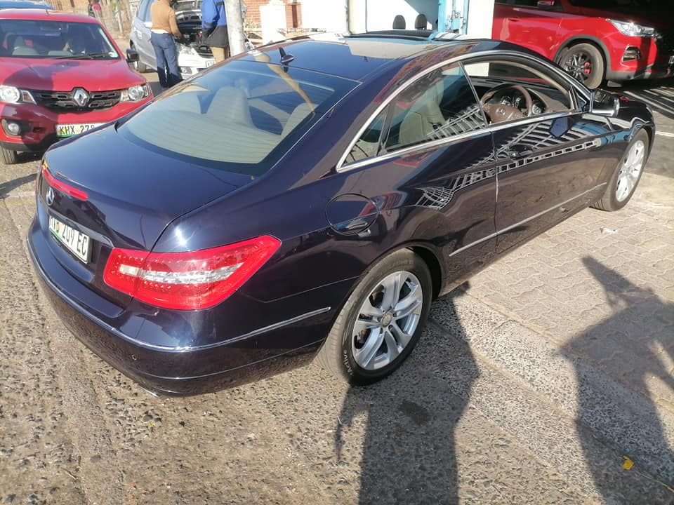 2010 Mercedes Benz E350 Coup Automatic V6 Engine with a leather seat Service book and spare key