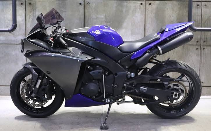 2013 Yamaha YZF-R1 Big Bang - 32 000KM -  - Carbon Dual Exhaust - Tinted Screen - Private Seller