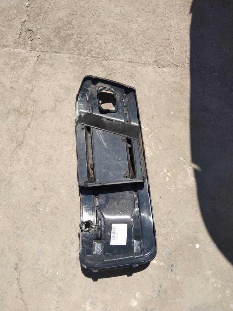 Second Hand Audi Q7 2017 Left Bumper Grill (3.0 TDI CVM) for Sale. - Private Seller