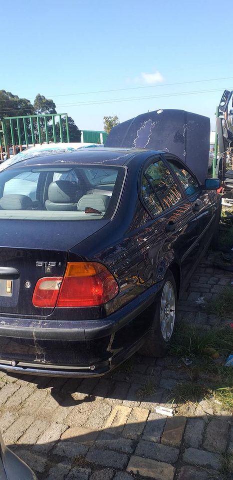 BMW 318i stripping parts - Private Seller
