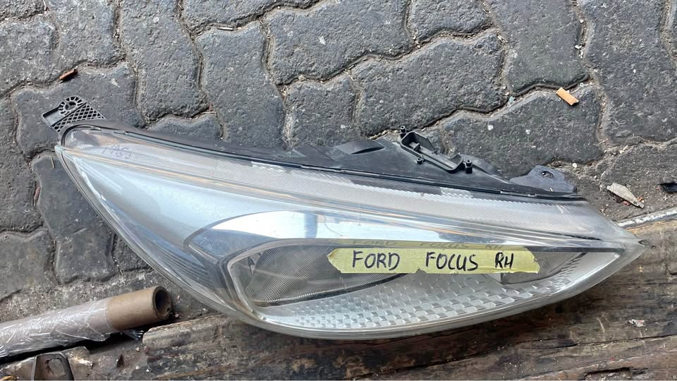Ford Focus headlight - Private Seller Ford Focus headlight - Private Seller