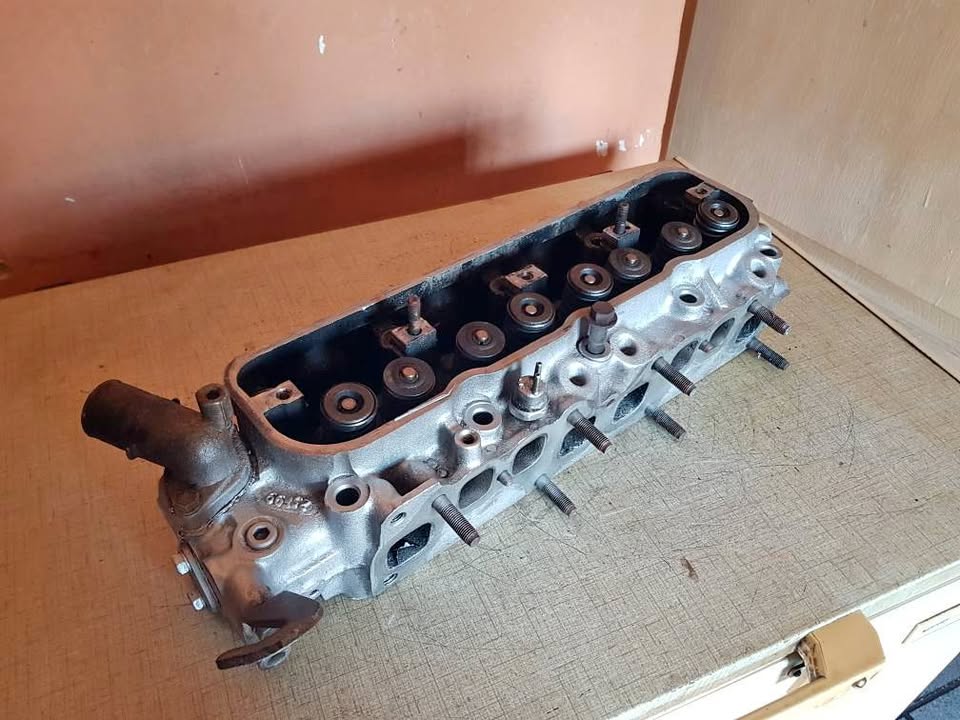 TOYOTA 2Y OR 3Y CYLINDER HEAD FORSALE