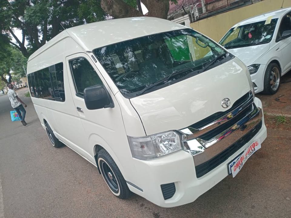 2010 Toyota Quantum 2.5 D-4D GL 14 seater White, Manual, Diesel