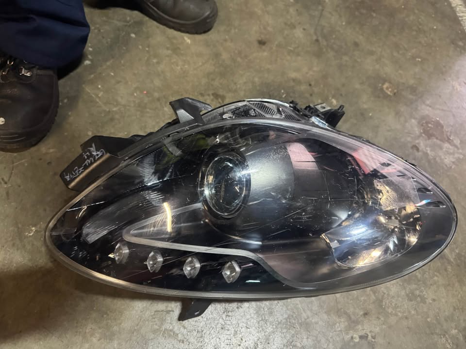 Alfa Romeo Giulietta Right Headlight - Private Seller Alfa Romeo Giulietta Right Headlight - Private Seller