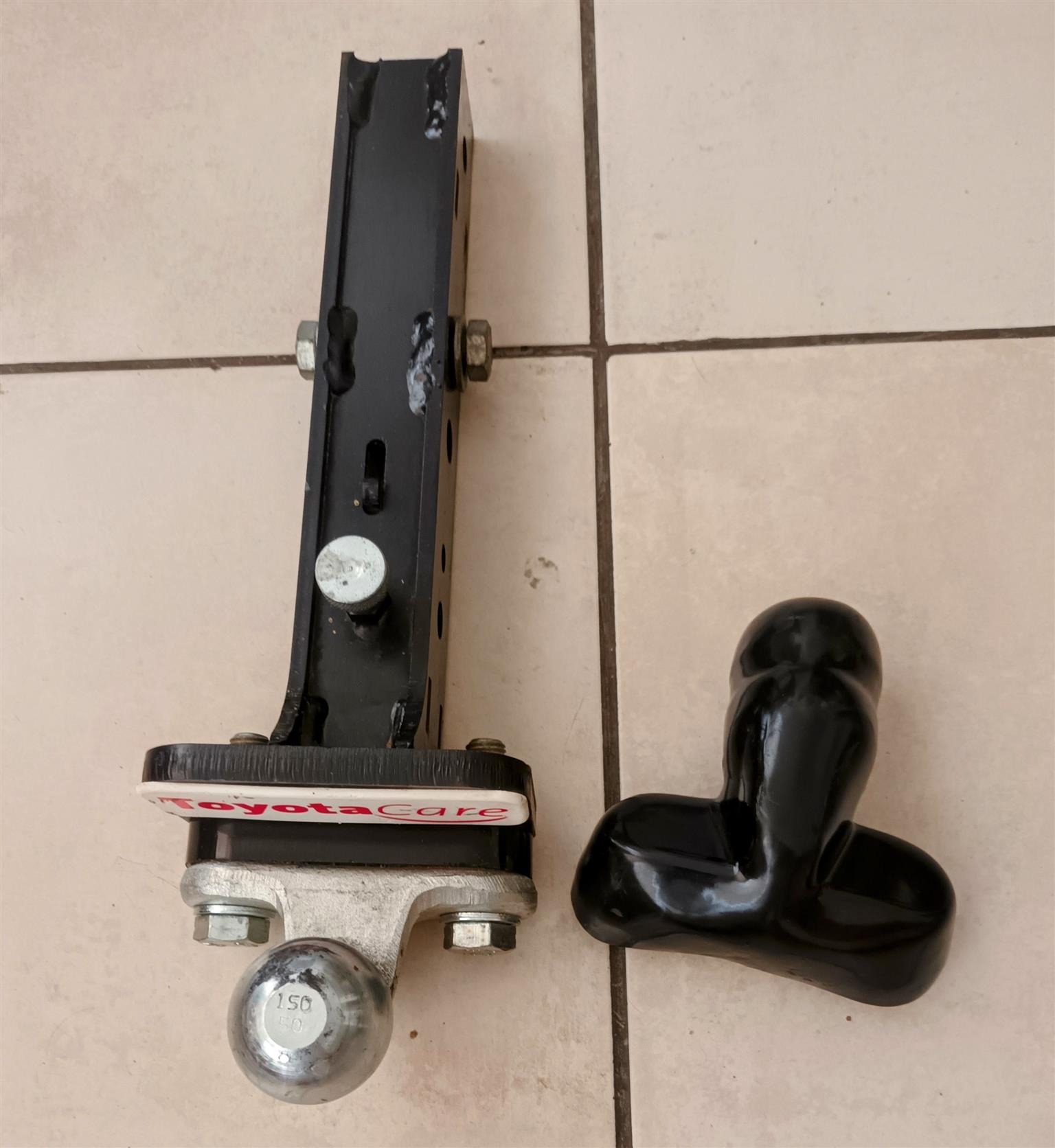 Toyota Hilux Towbar Ball And Hitch - Private Seller Toyota Hilux Towbar Ball And Hitch - Private Seller