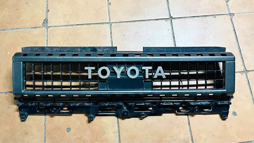 Toyota Land Cruiser Prado LC250 grille - Private Seller Toyota Land Cruiser Prado LC250 grille - Private Seller