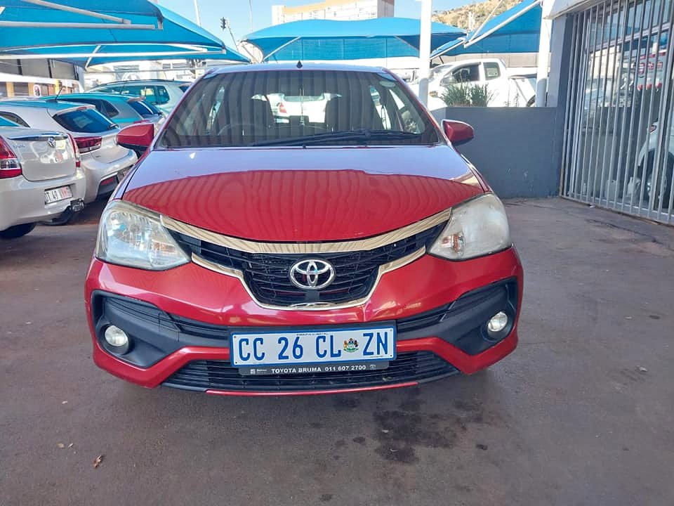 2020 TOYOTA ETIOS HATCH BACK 1.5 72 000KM MAROON COLOR MANUEL PETROL