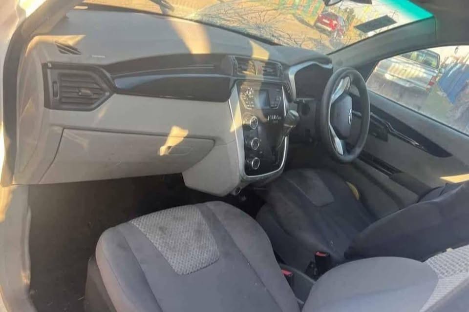2017 Mahindra KUV100 1.2TD K8 stripping for parts my number WhatsApp or cell