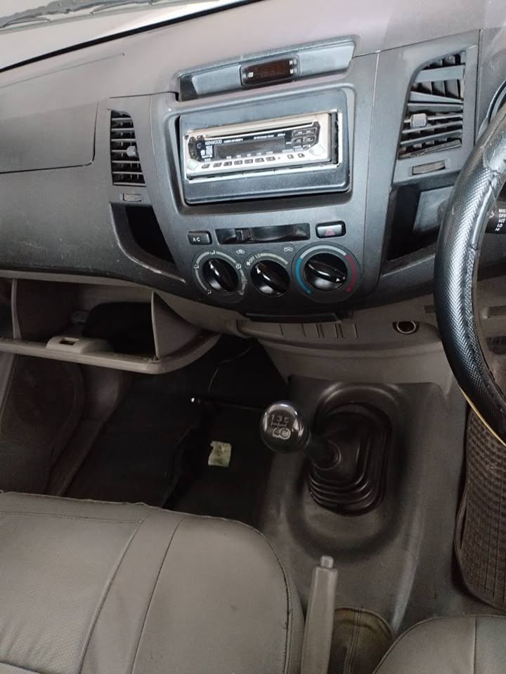 2007 TOYOTA HILUX 2.0VVTI SINGLE CAB MANUAL