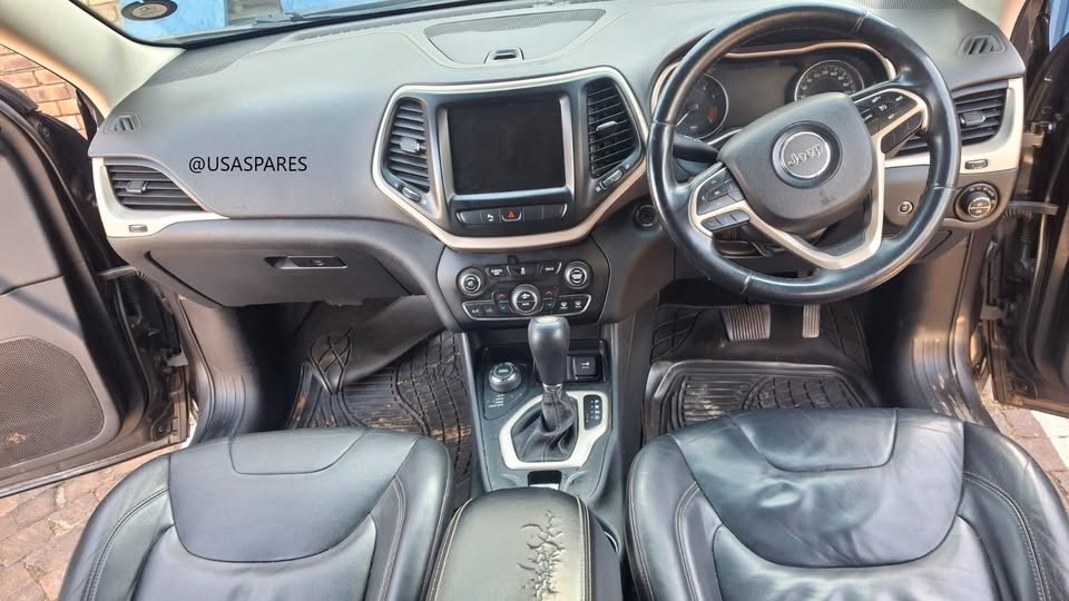 Jeep Cherokee 3.2 KL Stripping For Interior Parts - Private Seller