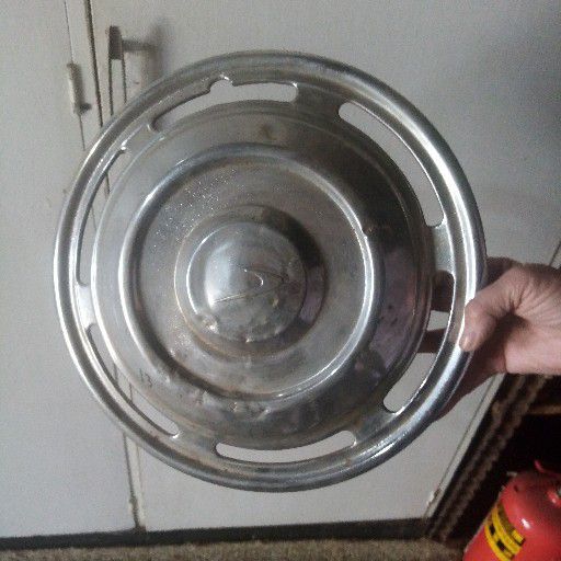 Datsun 1600, wheel cap - Private Seller Datsun 1600, wheel cap - Private Seller