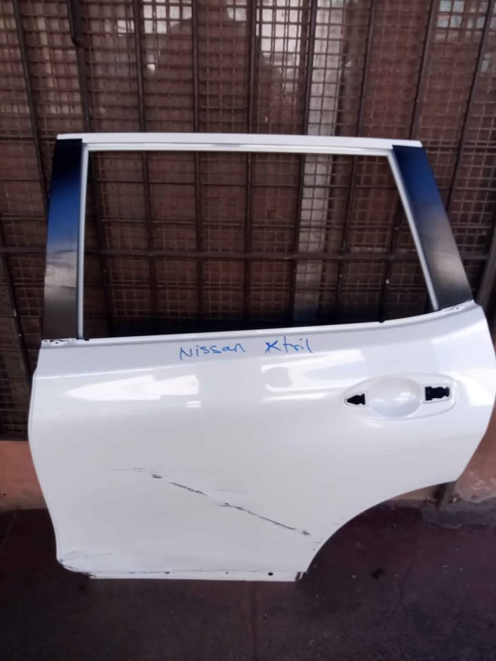 Nissan Nissan x terra back door - Private Seller Nissan Nissan x terra back door - Private Seller