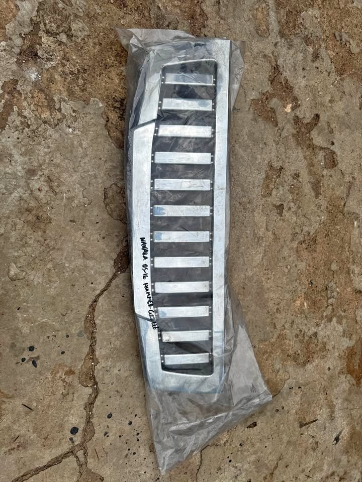 Nissan Navara Hummer Style Front Grill - Private Seller Nissan Navara Hummer Style Front Grill - Private Seller