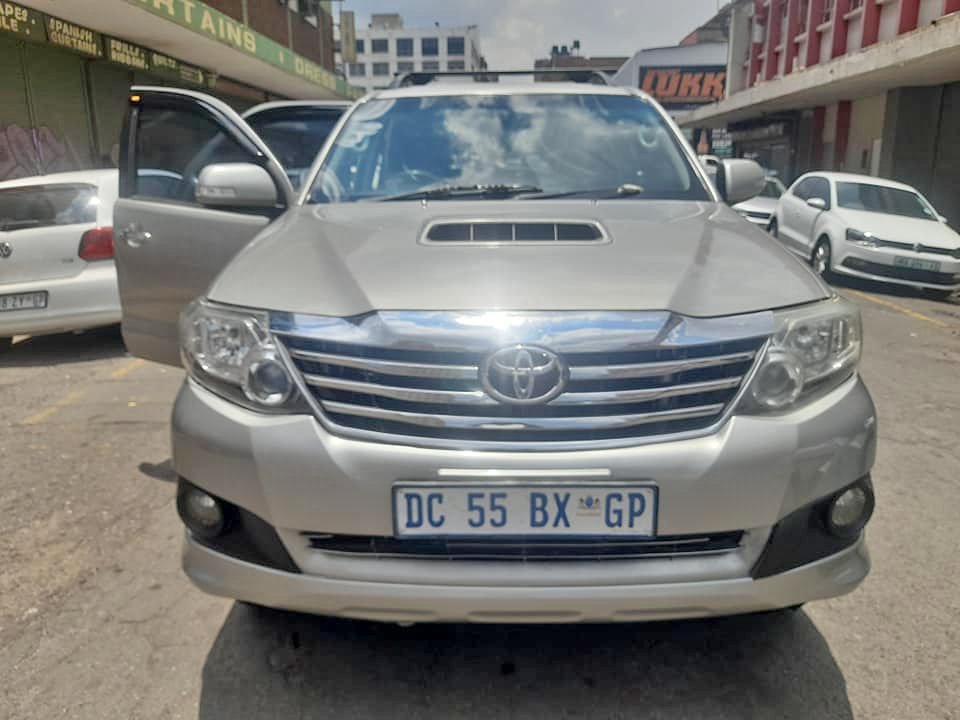2014 TOYOTA FORTUNER 3.0D4D 4X2 AUTOMATIC 88000km EXCELLENT CONDITION