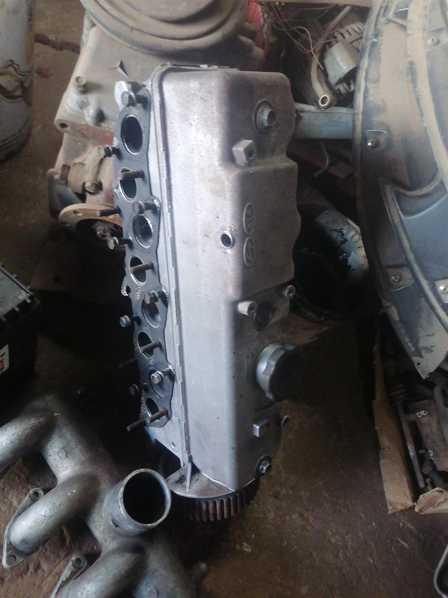 Hyundai H 100 complete cylinder head for sale - Private Seller Hyundai H 100 complete cylinder head for sale - Private Seller