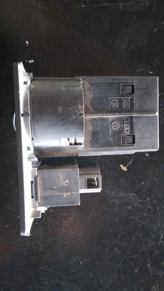 Vw tenaciti new original headlight switch for sale please contact us for more details - Private Seller