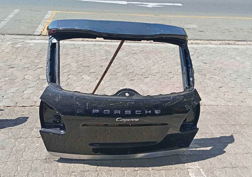PORSCHE CAYENNE TAILGATE - Private Seller