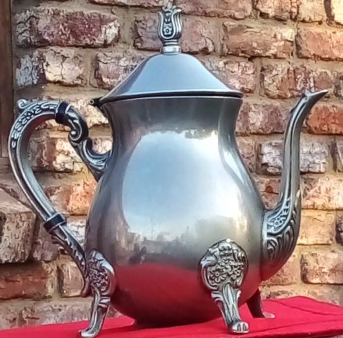 Silver Plated tea/coffee pot.  Claw foot. Silver Plated tea/coffee pot.  Claw foot.