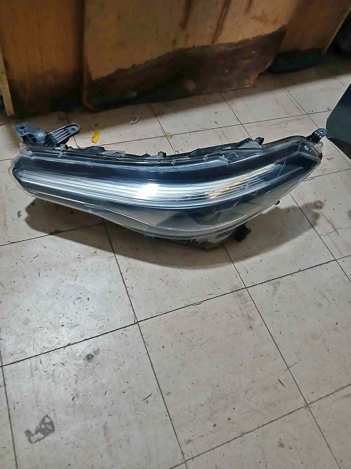 Toyota corolla cross headlight - Private Seller Toyota corolla cross headlight - Private Seller
