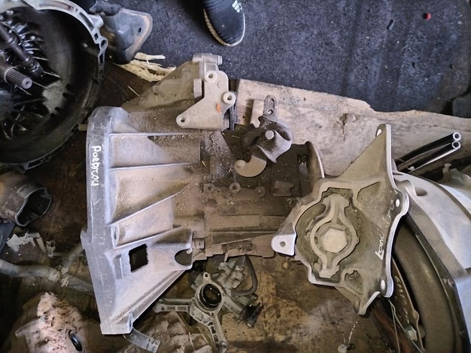 Proton gen 2 gearbox WhatsApp me for more information - Private Seller